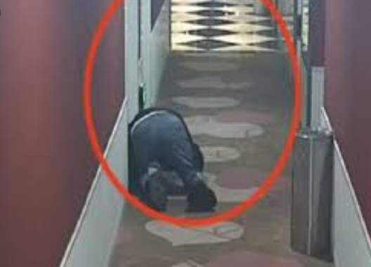Pria di China Merangkak demi Dengar Suara Pasangan Sedang Bercinta di Hotel
