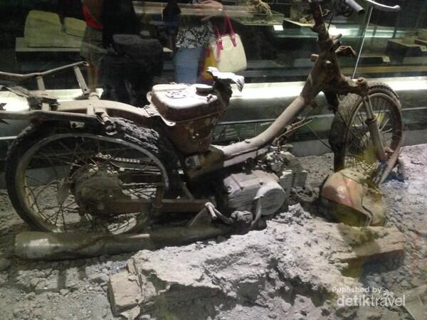 Mengagumi Dan Belajar Tentang Indonesia Di Museum Geologi