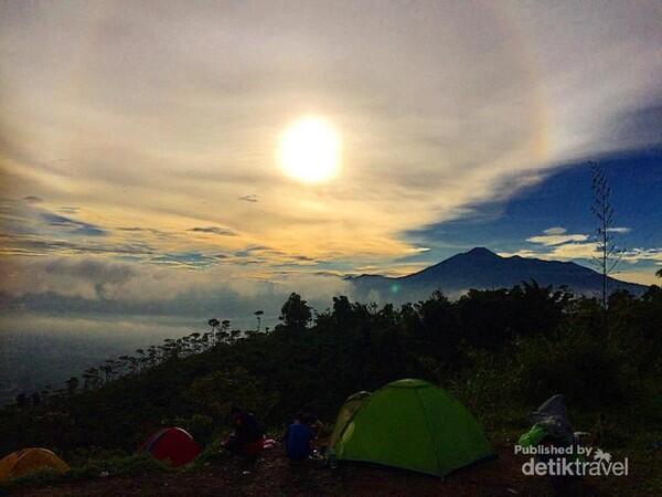 Panorama Alam Cantik di Bukit Alesano