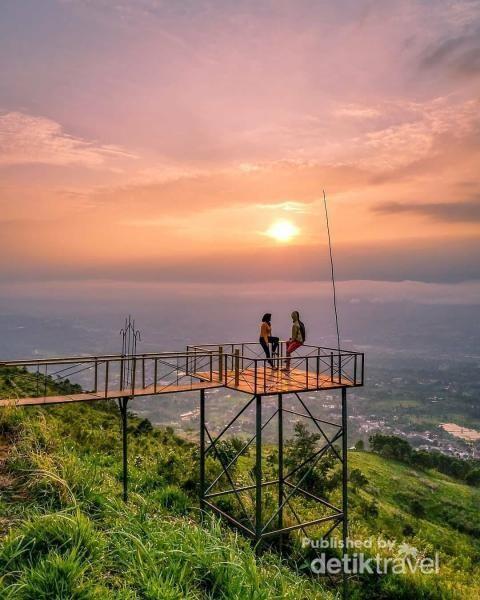 Panorama Alam Cantik di Bukit Alesano