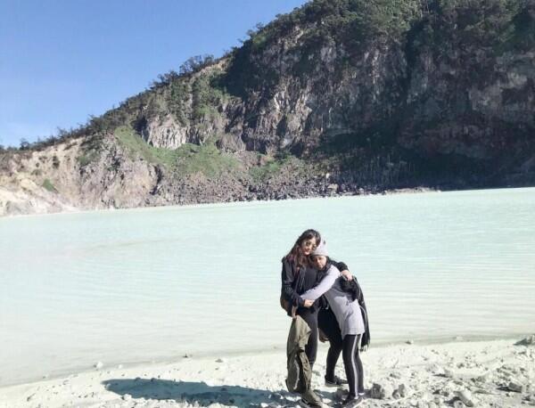 5 Artis yang Dekat Banget dengan Anak Tirinya, Bak Kakak Adik