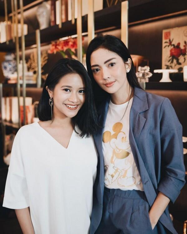 5 Artis yang Dekat Banget dengan Anak Tirinya, Bak Kakak Adik