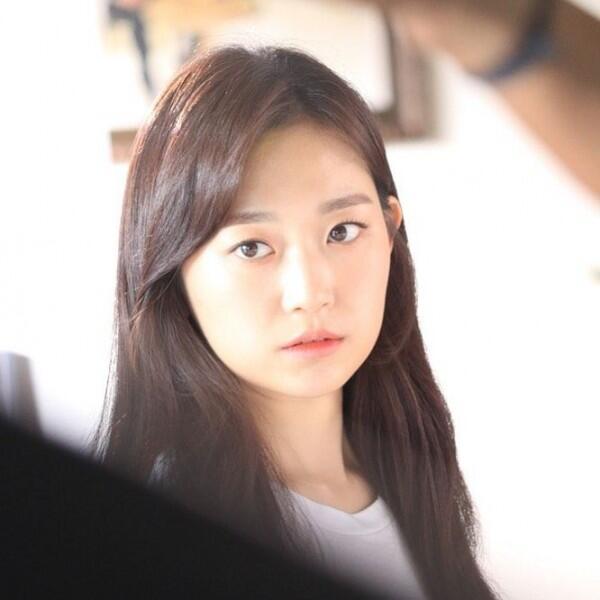 10 Potret Terbaru Kim Seul Gi di Drama "Love With Flaws", Imut!