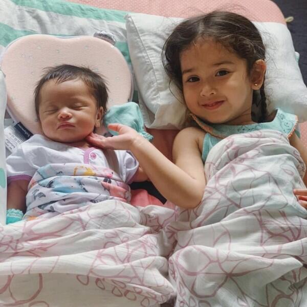 Baru Jadi Kakak, Ini 10 Potret Kompak Seraphina Rose dan Baby Sophia