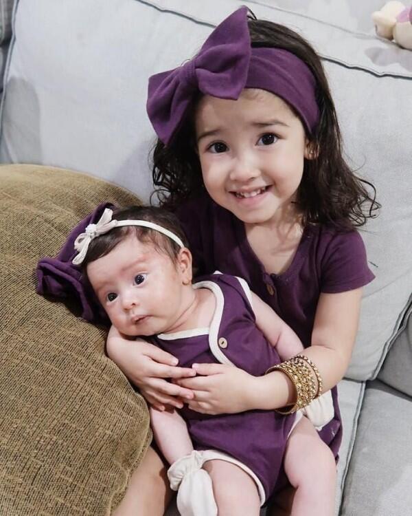 Baru Jadi Kakak, Ini 10 Potret Kompak Seraphina Rose dan Baby Sophia