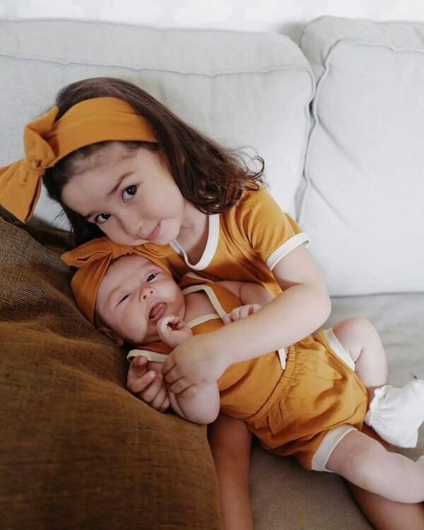 Baru Jadi Kakak, Ini 10 Potret Kompak Seraphina Rose dan Baby Sophia