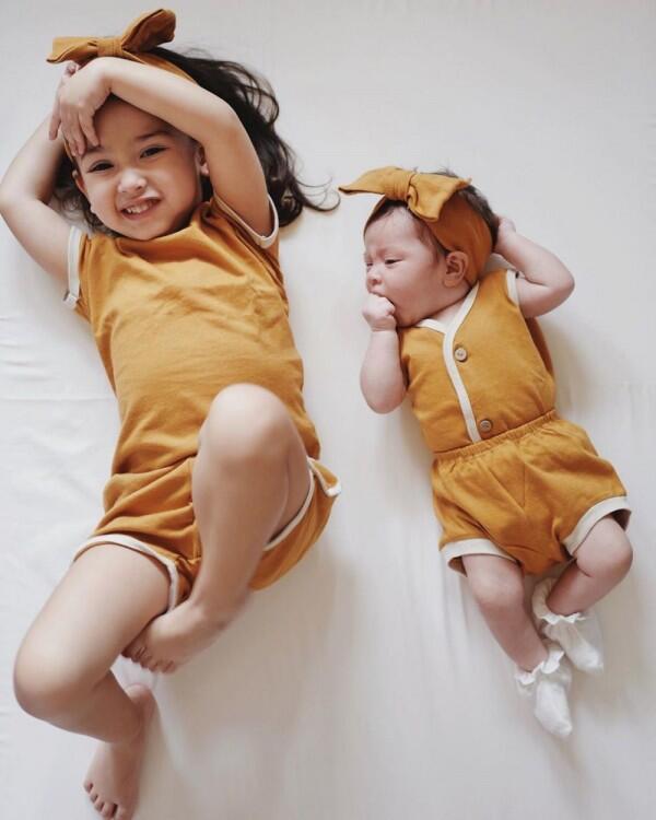 Baru Jadi Kakak, Ini 10 Potret Kompak Seraphina Rose dan Baby Sophia