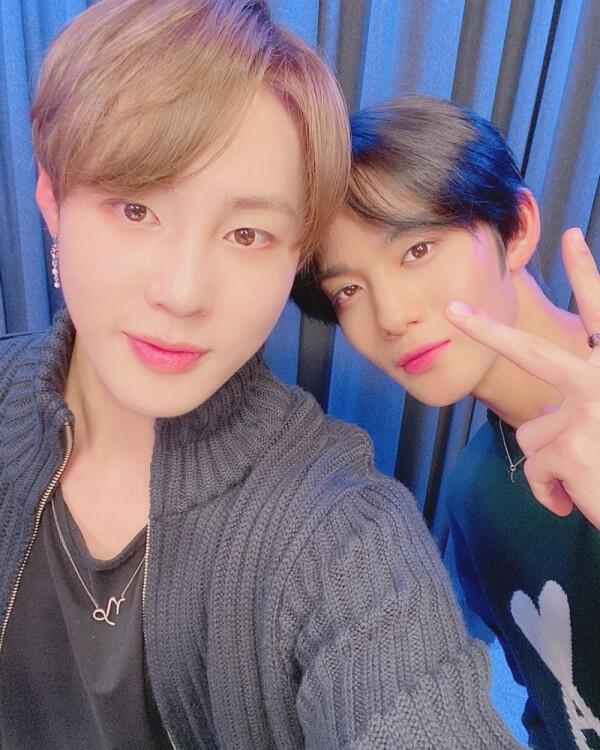 Bikin Haru, 9 Momen Temu Kangen Ha Sungwoon dengan Member Wanna One