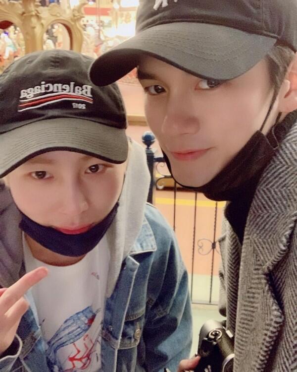 Bikin Haru, 9 Momen Temu Kangen Ha Sungwoon dengan Member Wanna One
