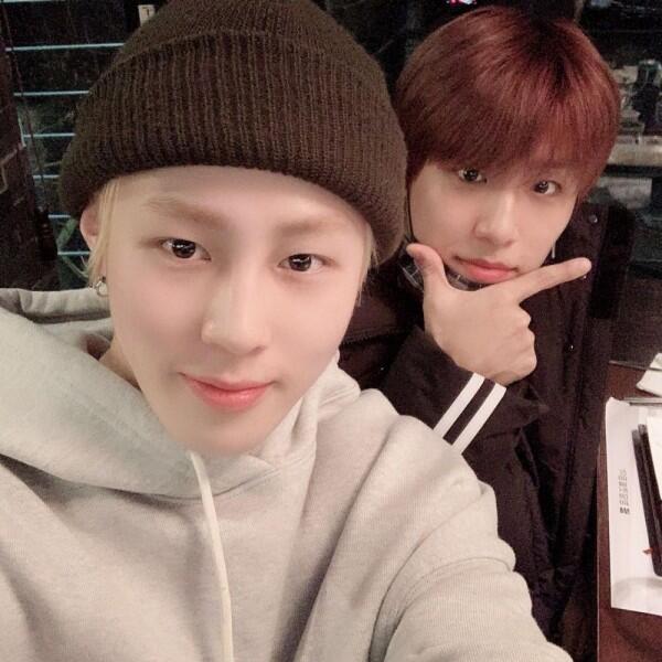 Bikin Haru, 9 Momen Temu Kangen Ha Sungwoon dengan Member Wanna One