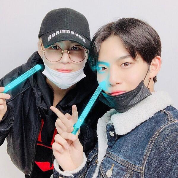 Bikin Haru, 9 Momen Temu Kangen Ha Sungwoon dengan Member Wanna One