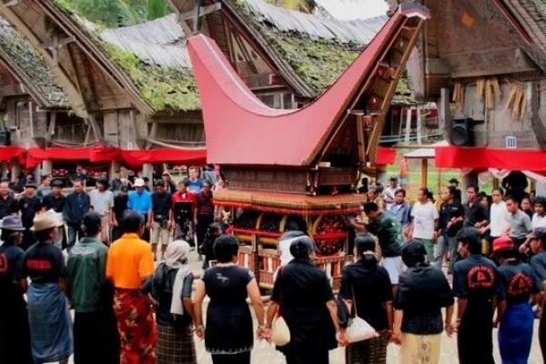 Penuh Makna dan Majas, Ini 5 Basa-basi dan Sapaan Khas Orang Toraja