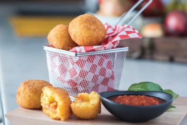 10 Makanan Bulat dari Berbagai Negara yang Bikin Nagih