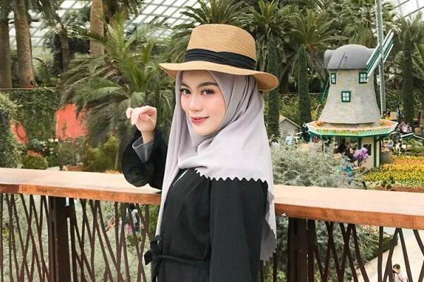 10 Tampilan OOTD YouTuber Irlita Almaida, Gak Ngebosenin!