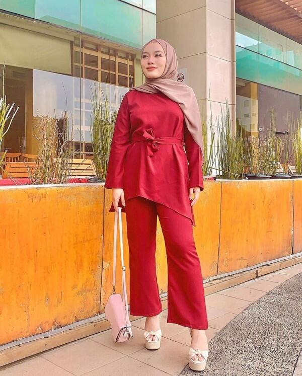 10 Tampilan OOTD YouTuber Irlita Almaida, Gak Ngebosenin!