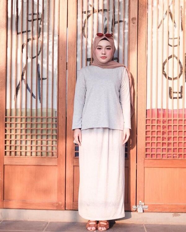 10 Tampilan OOTD YouTuber Irlita Almaida, Gak Ngebosenin!