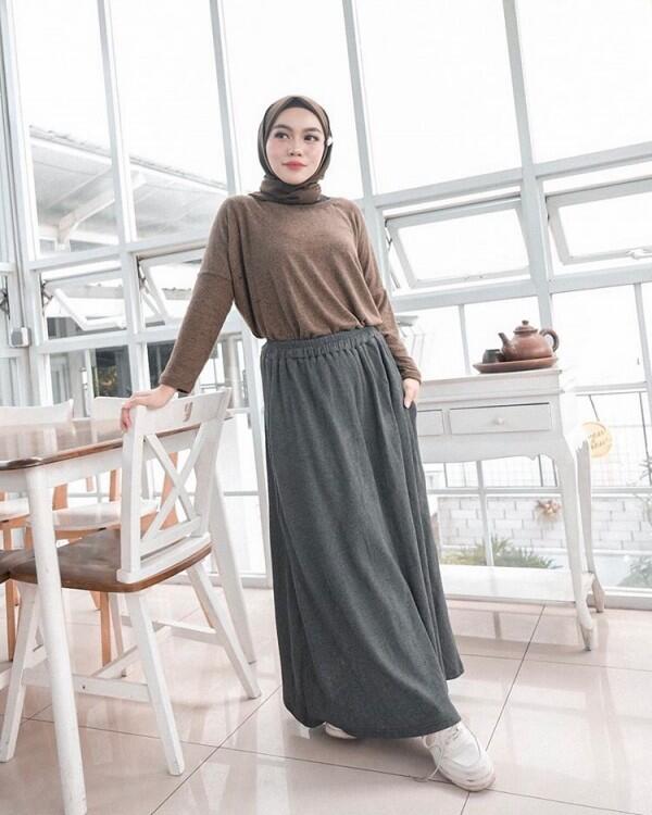 10 Tampilan OOTD YouTuber Irlita Almaida, Gak Ngebosenin!