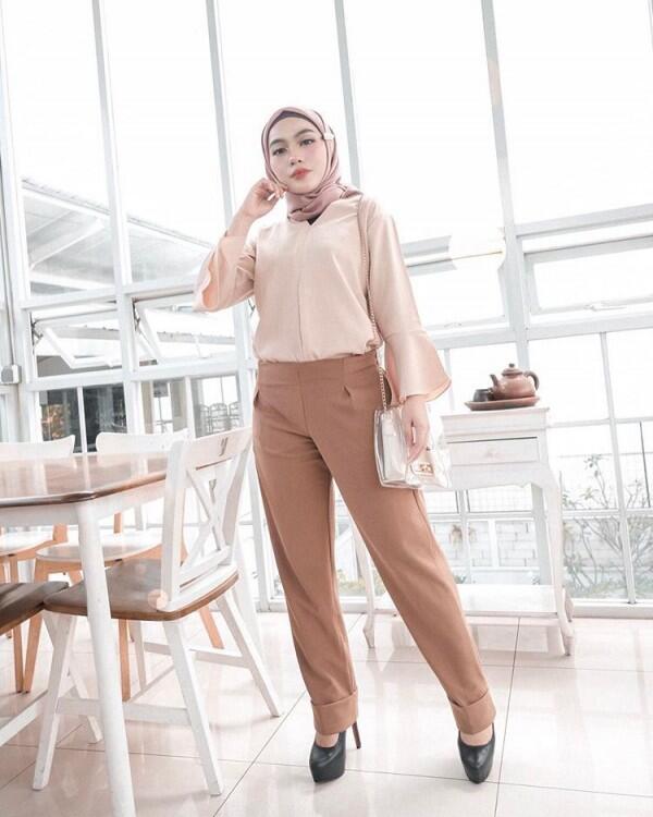 10 Tampilan OOTD YouTuber Irlita Almaida, Gak Ngebosenin!