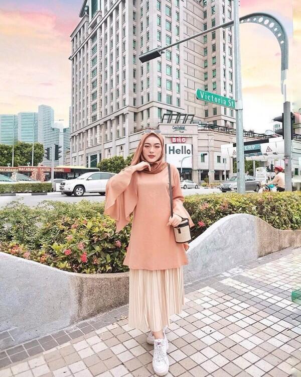 10 Tampilan OOTD YouTuber Irlita Almaida, Gak Ngebosenin!