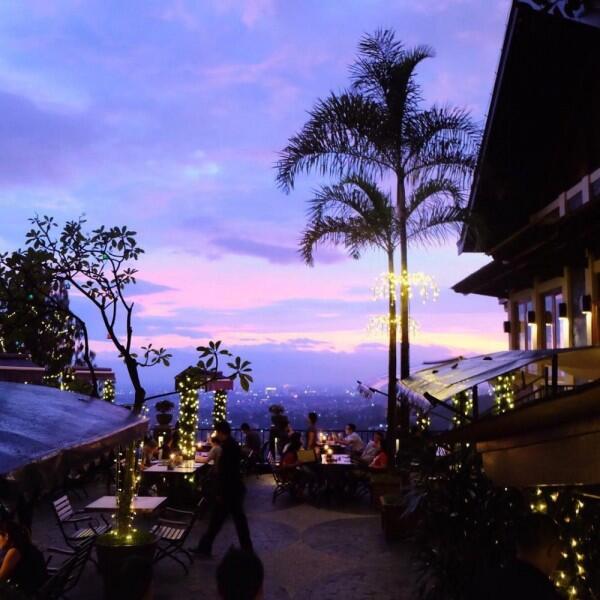 10 Tempat Makan di Dago dengan Pemandangan Super Keren, ke Sini Yuk!