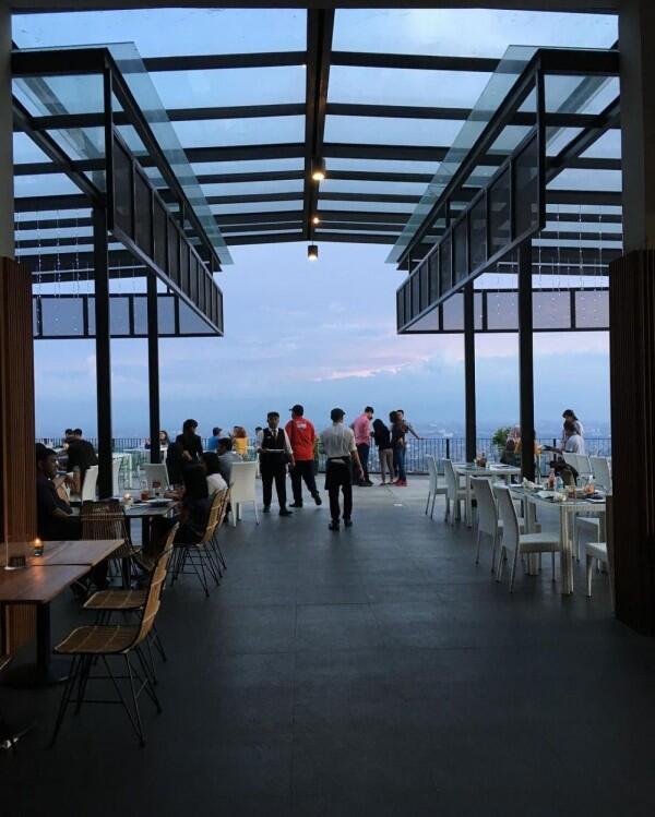 10 Tempat Makan di Dago dengan Pemandangan Super Keren, ke Sini Yuk!
