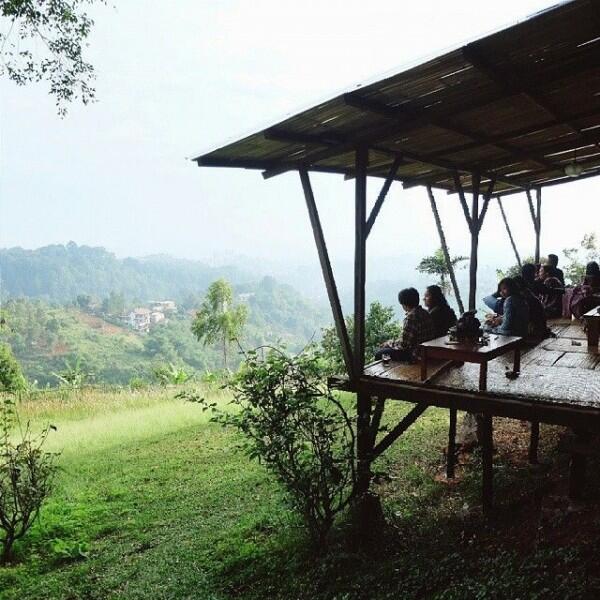 10 Tempat Makan di Dago dengan Pemandangan Super Keren, ke Sini Yuk!