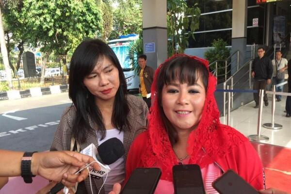 Tak Hanya Novel, Ini Daftar Orang-orang yang Dipolisikan Dewi Tanjung