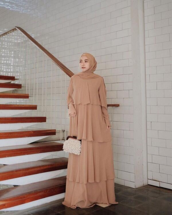 Inspirasi Gaun Pesta dengan Hijab Nisa Cookie, Bertema Pastel Kekinian