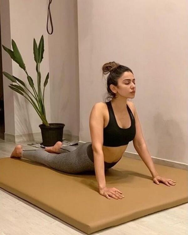 10 Potret Rakul Singh, Kekasih Ajay Devgan di Film De Pyaar De