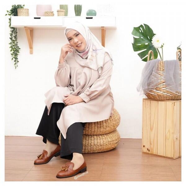 9 Potret Fitri Tropica yang Kian Anggun dalam Balutan Hijab