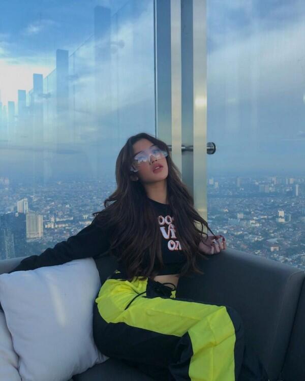 10 Potret Kece Laras Syerinita, Selebgram Hits Sahabat Rachel Vennya