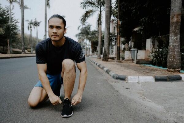 9 Potret Randy Pangalila Abis Nikah, Kian Gagah dan Berkharisma