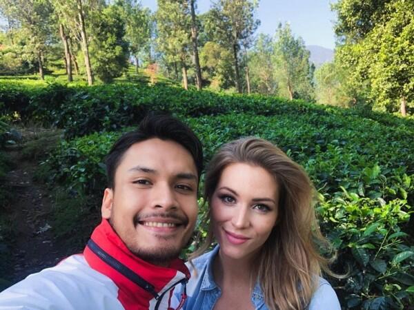 9 Potret Randy Pangalila Abis Nikah, Kian Gagah dan Berkharisma