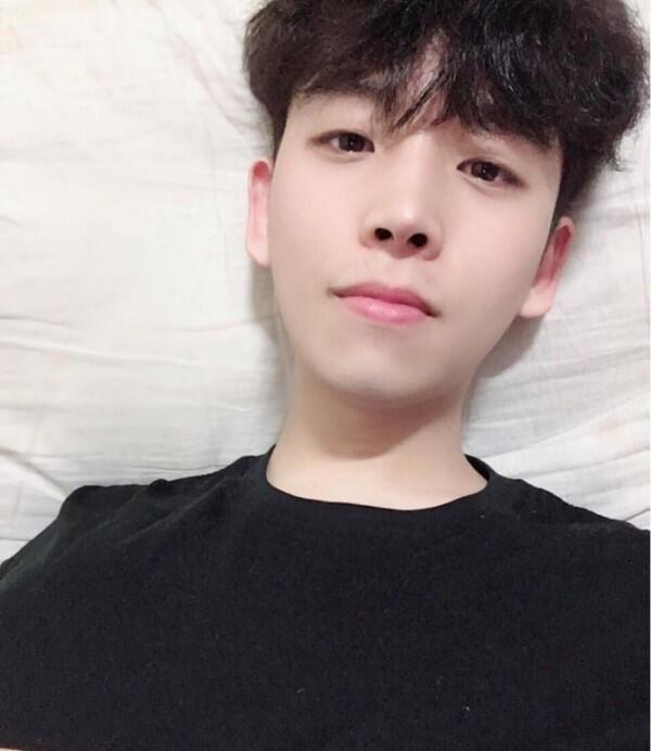 9 Potret Terbaru Junhyeok, Mantan Member Day6 yang Kini Berkarier Solo
