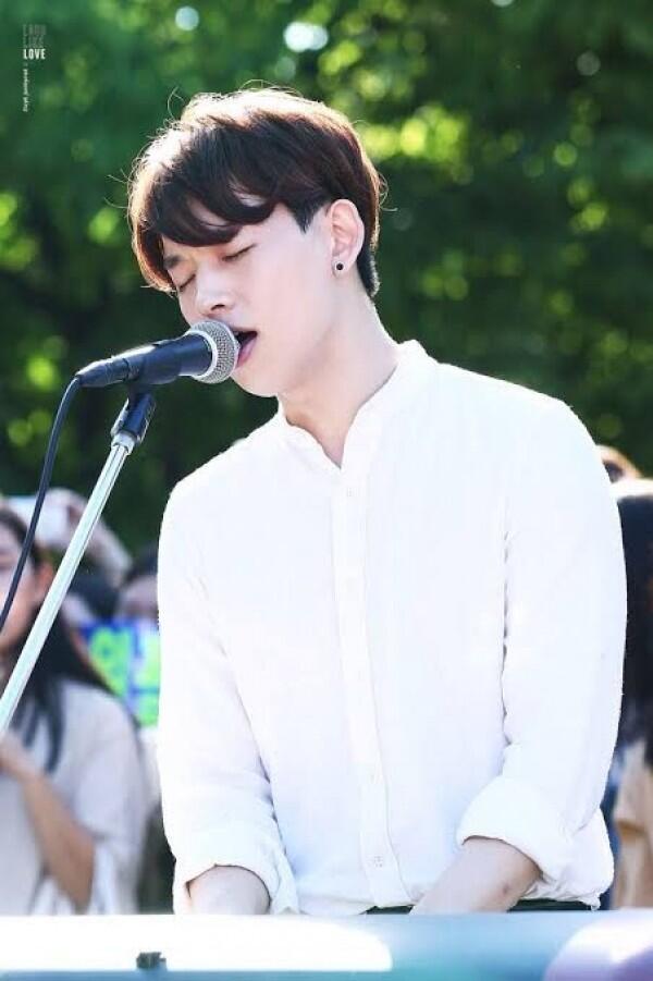 9 Potret Terbaru Junhyeok, Mantan Member Day6 yang Kini Berkarier Solo