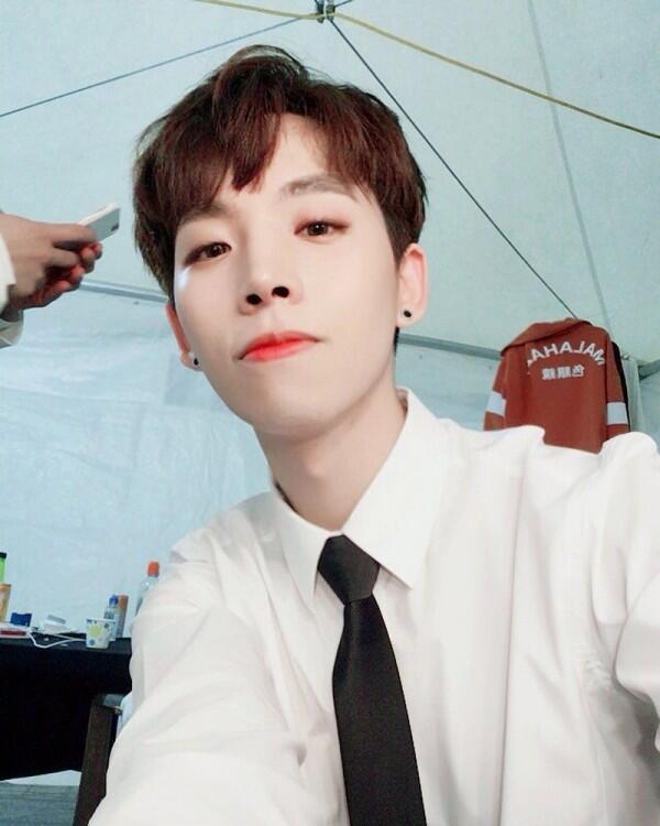 9 Potret Terbaru Junhyeok, Mantan Member Day6 yang Kini Berkarier Solo