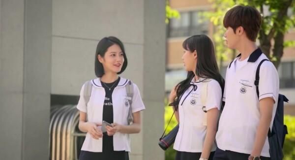 5 Hal Ini Mampu Ingatkan Kita Pada Kisah Cinta Masa SMA, Setuju?