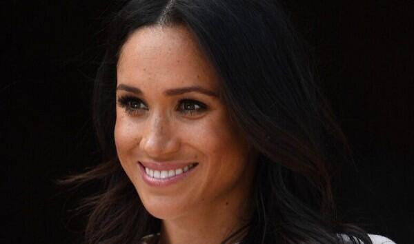 7 Langkah Makeup Pernikahan Glowing Meghan Markle, Tipis & Minimalis