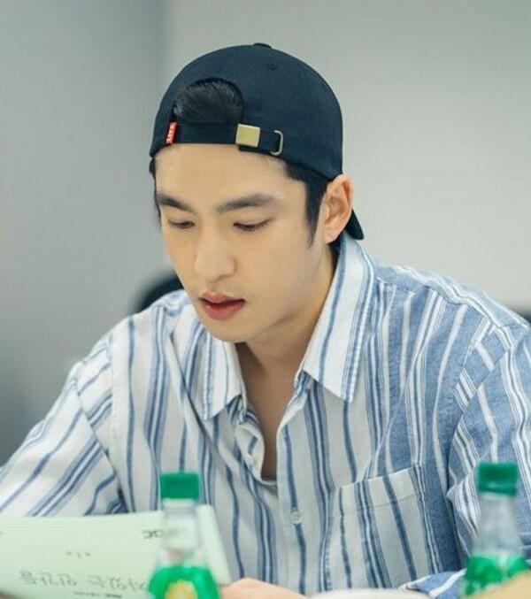 10 Potret Kece Goo Won yang Jadi Dokter di Drama "Love With Flaws"