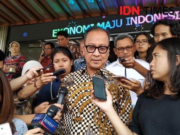 Ketimbang Impor, Airlangga Harap Kementerian Serap Cangkul Lokal