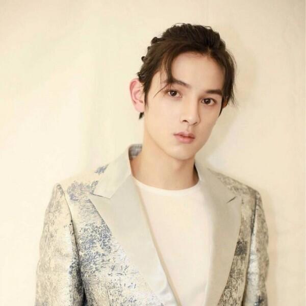 11 Potret Gagah Wang Run Ze, Pemeran Lin Kai Tuo di CDrama First Love