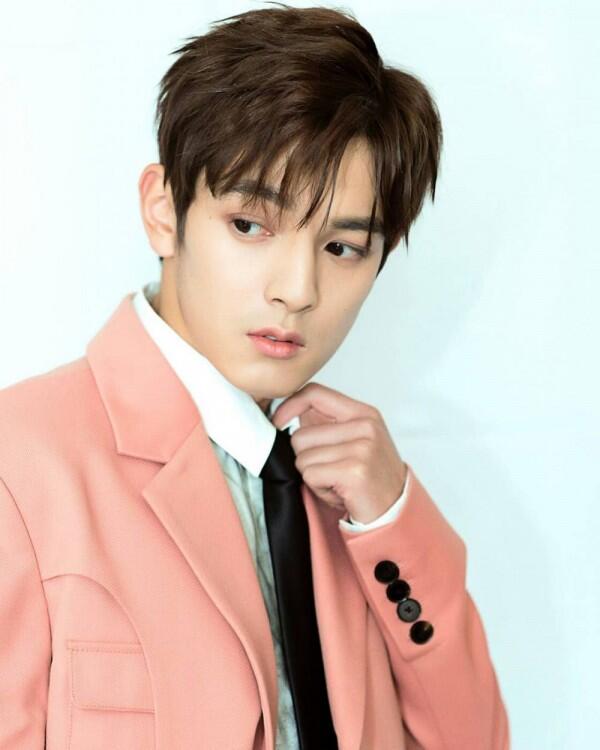 11 Potret Gagah Wang Run Ze, Pemeran Lin Kai Tuo di CDrama First Love
