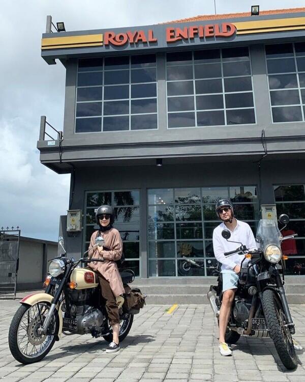 10 Potret Gahar Dian Ayu Kendarai Motor, Lady Biker Sejati!