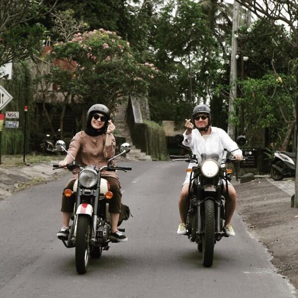 10 Potret Gahar Dian Ayu Kendarai Motor, Lady Biker Sejati!