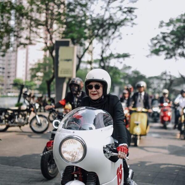 10 Potret Gahar Dian Ayu Kendarai Motor, Lady Biker Sejati!