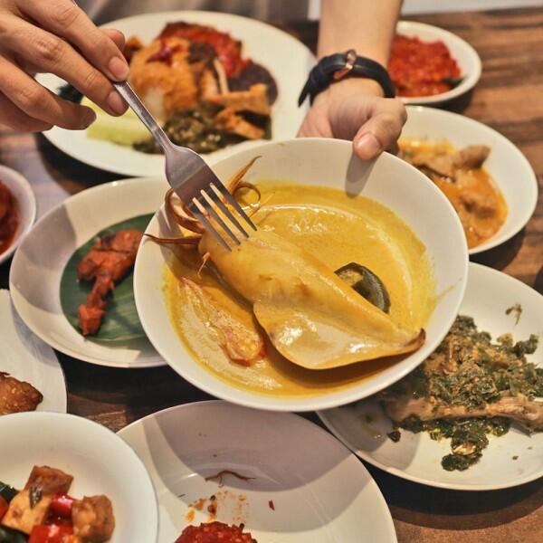 12 Rekomendasi Rumah Makan Padang Paling Enak di Jakarta