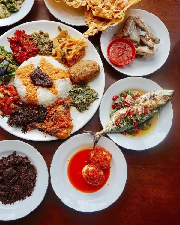 12 Rekomendasi Rumah Makan Padang Paling Enak di Jakarta