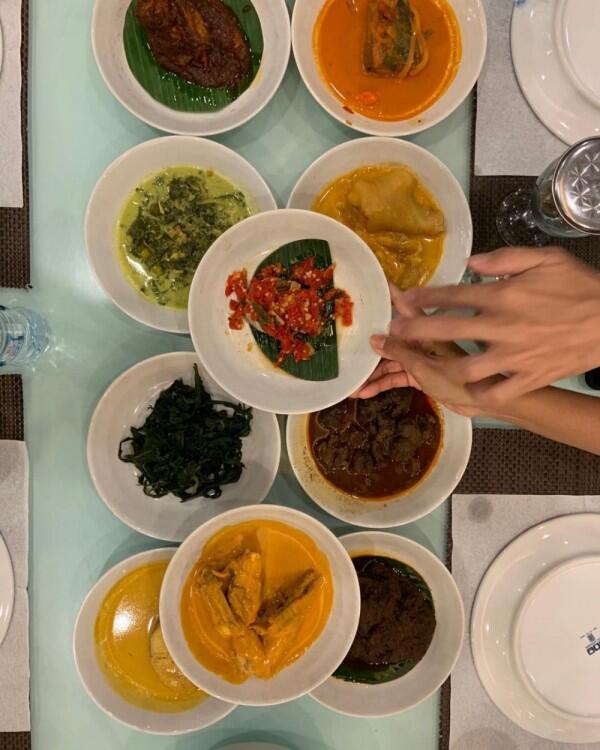 12 Rekomendasi Rumah Makan Padang Paling Enak di Jakarta