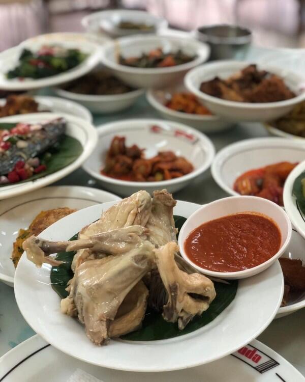 12 Rekomendasi Rumah Makan Padang Paling Enak di Jakarta