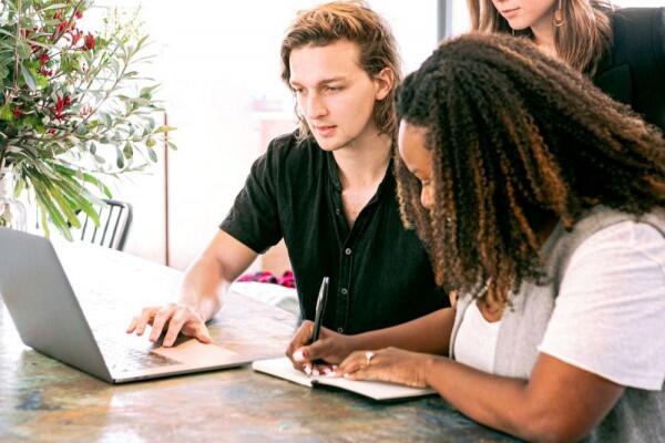 5 Cara Elegan Menghadapi Orang yang Tidak Menyukaimu di Kantor